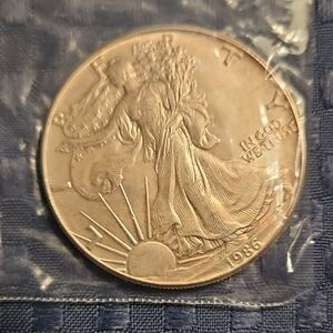 1986 U.S. Silver Eagle(1oz-Uncirculated) 99.99% Silver